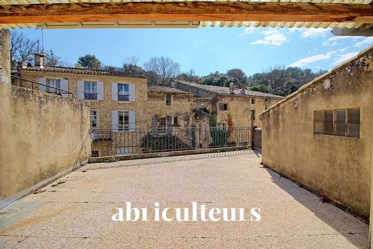 Appartement à ROGNES