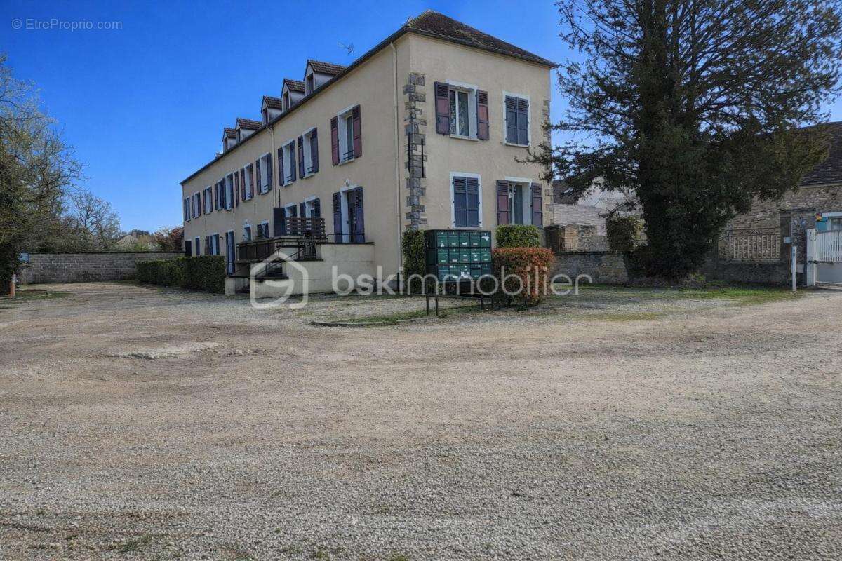 Appartement à FONTENAY-LE-VICOMTE