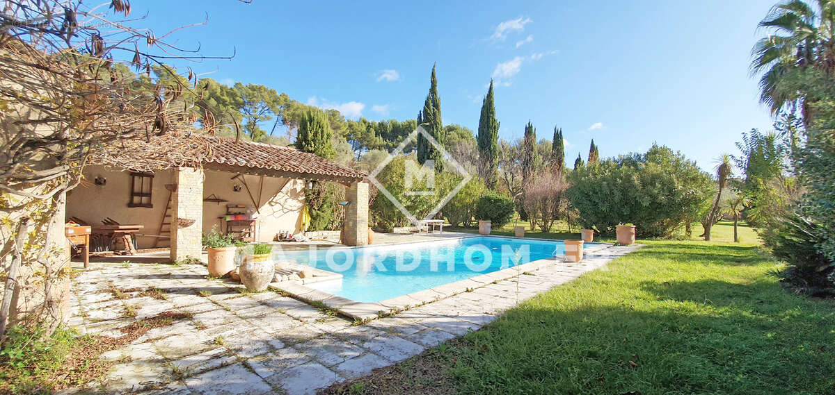 Maison à LE CASTELLET