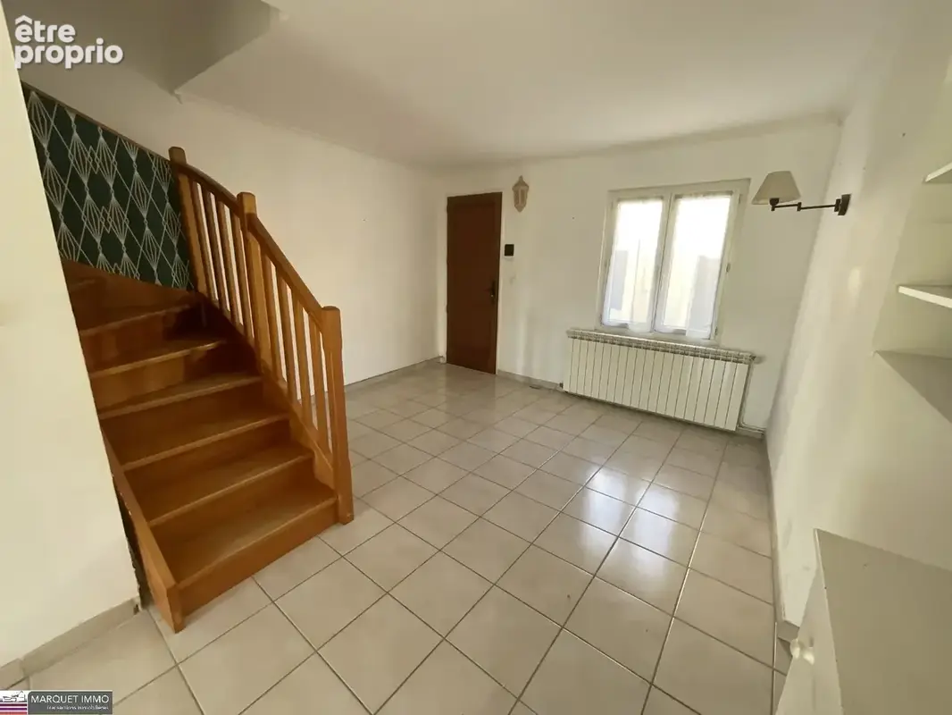 Villa T5 de 110 m²  vous invite à poser vos valises dans un cadre alliant charme et fonctionnalité sur 145 m² de terrain clos et - photo 7