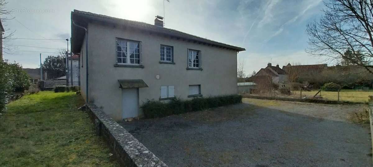 Maison à VAILHOURLES