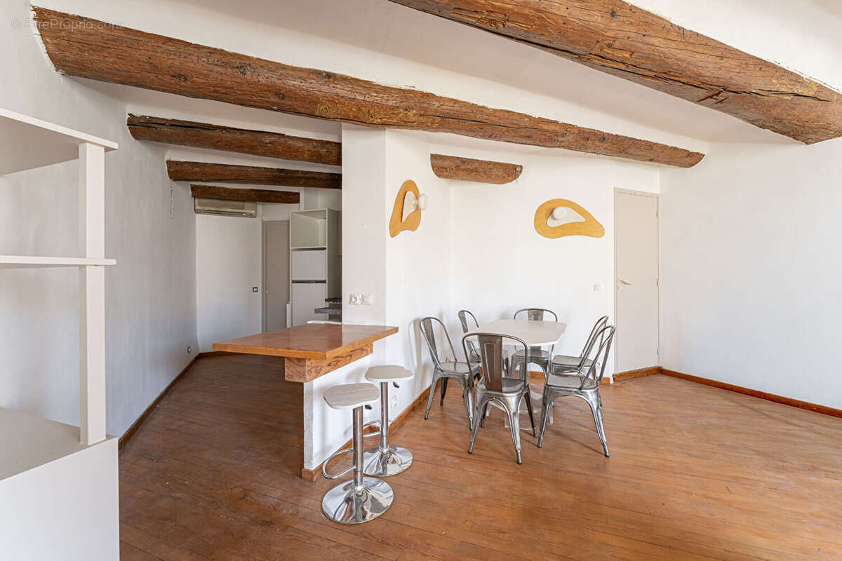 Appartement à MARSEILLE-1E