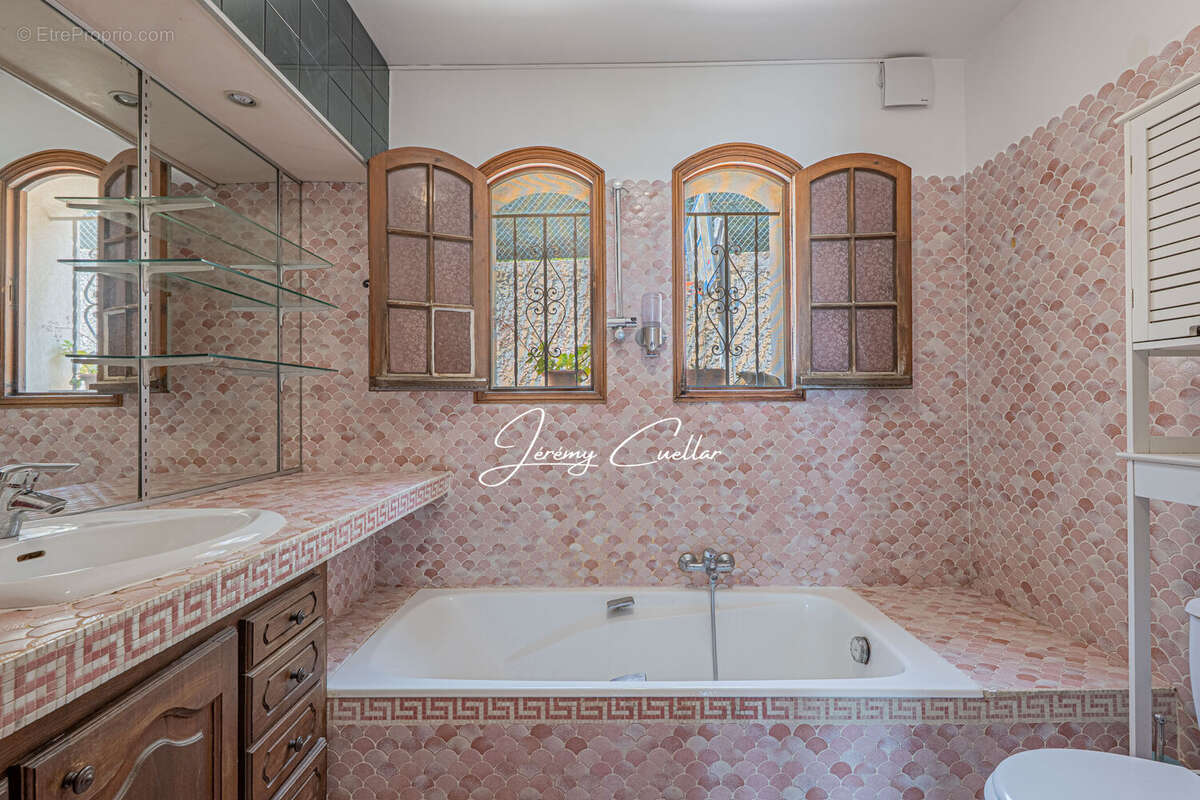 Appartement 165 m² à Saint-Laurent-Du-Var  - photo 33