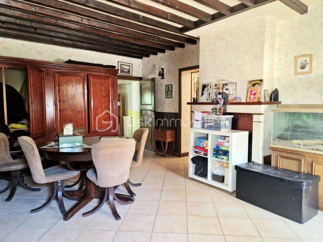 Maison à CHERISY