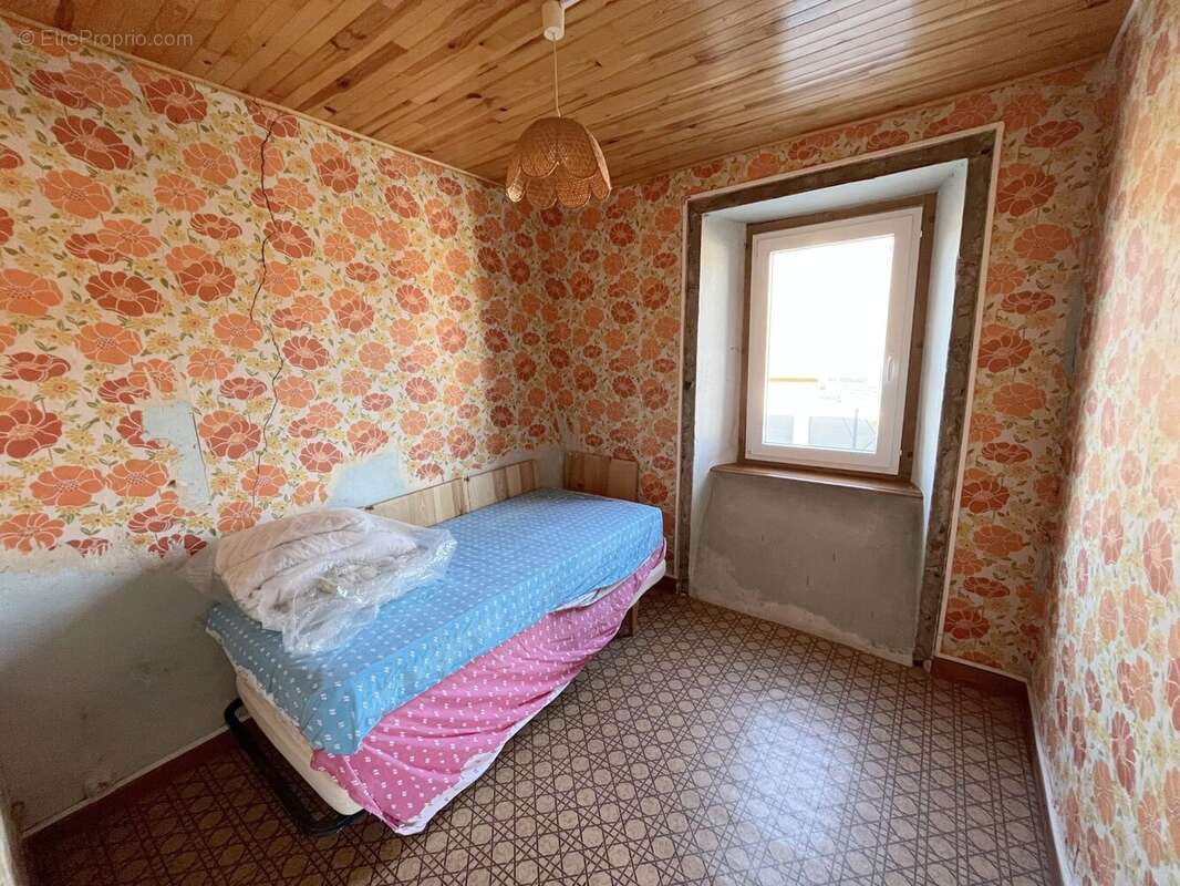 Maison à DESAIGNES