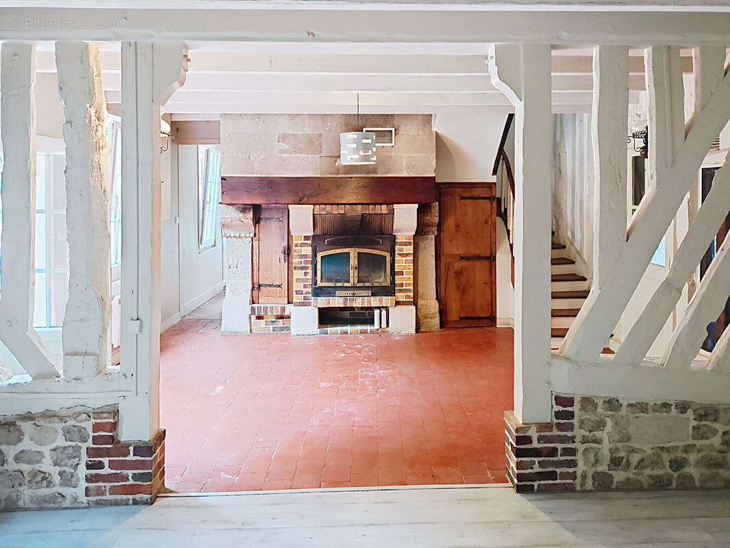 Maison à CRESSEVEUILLE