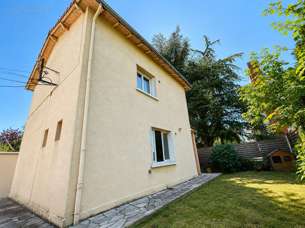 Maison à PIERRE-BENITE
