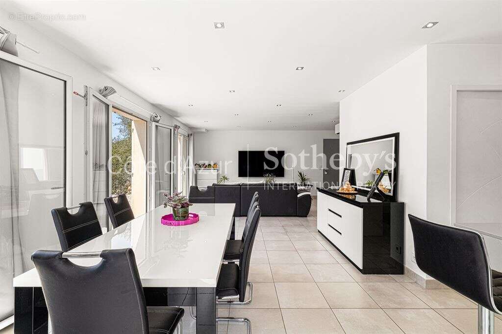 Aspremont, villa contemporaine de 110 m² dans un domaine privé avec vue dégagée sur les collines - photo 7