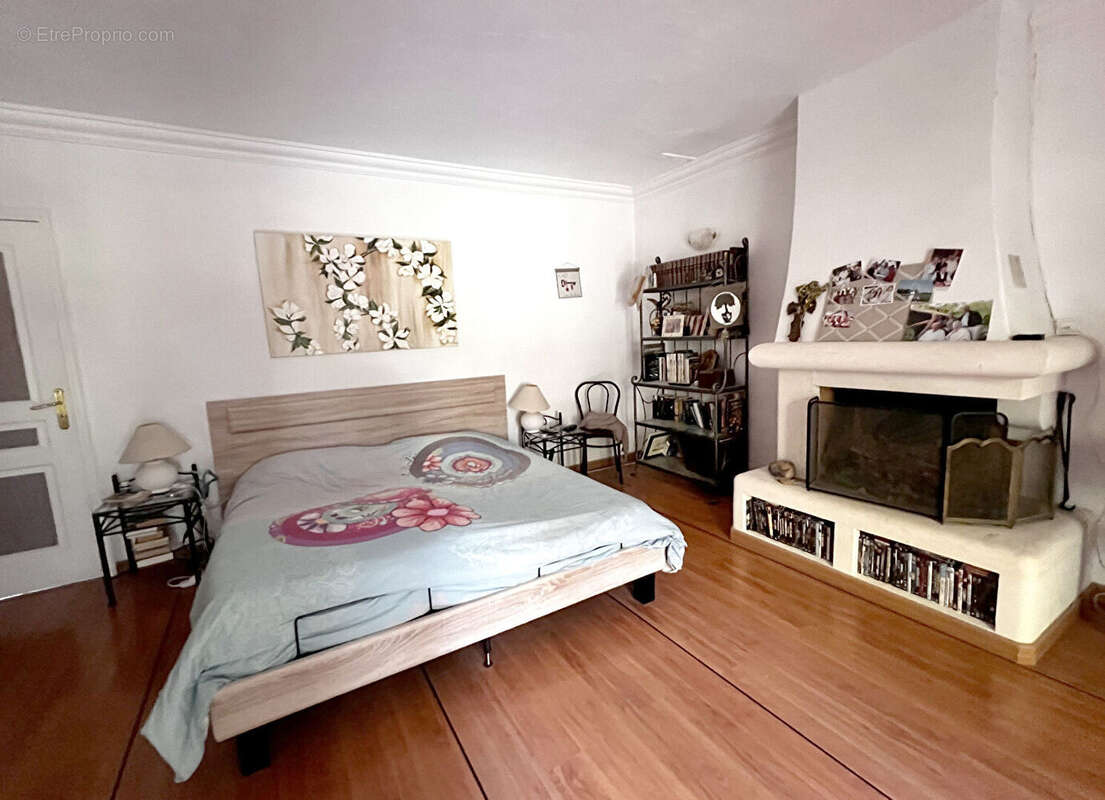 Maison à SAINT-CHAMAS