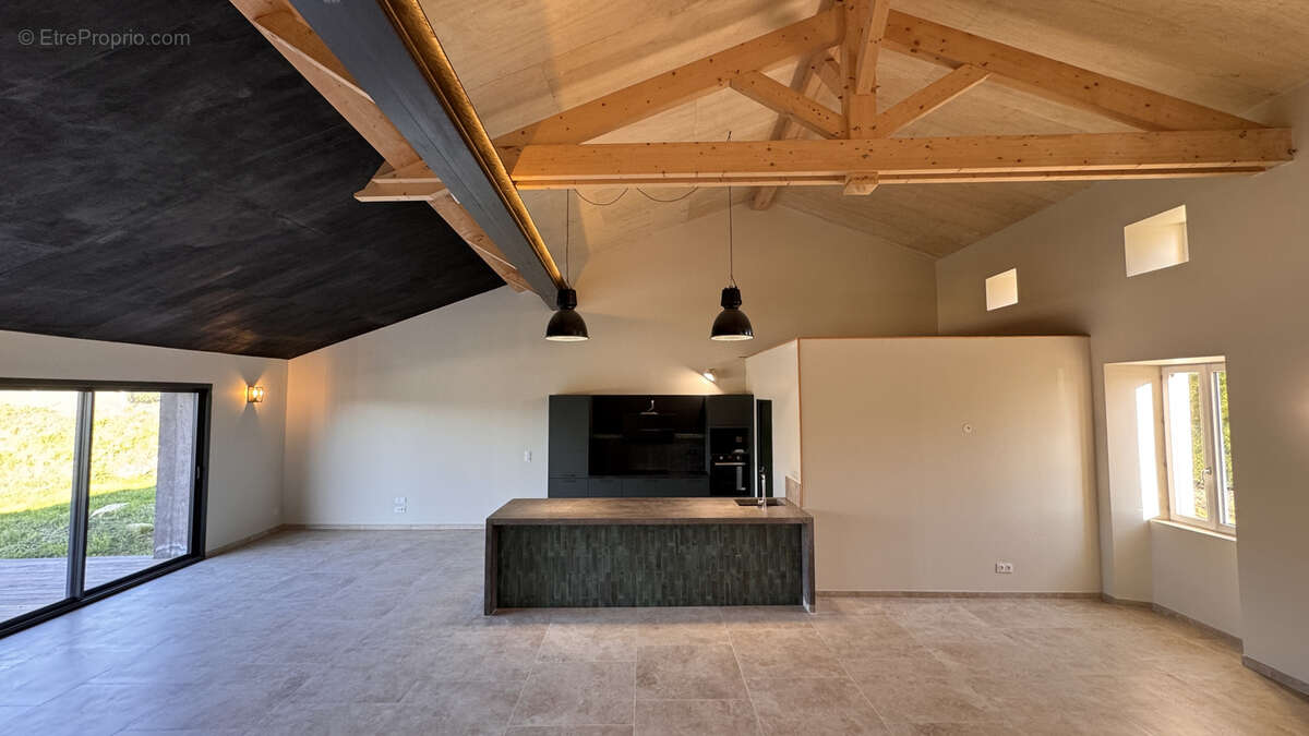 Maison à BARBEZIEUX-SAINT-HILAIRE