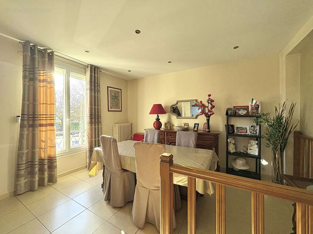 Maison à SAINT-CYR-L'ECOLE