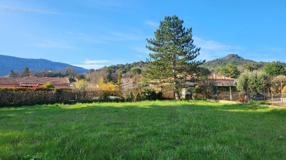 Terrain à NANS-LES-PINS