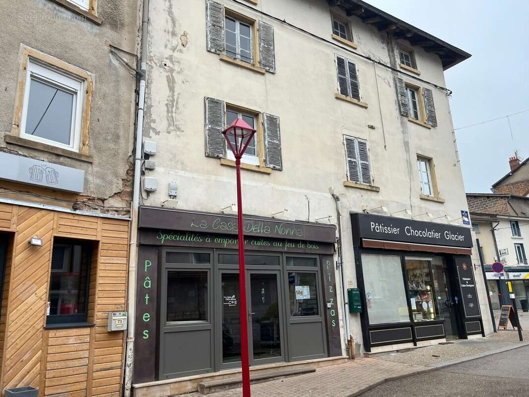 Appartement à COURS-LA-VILLE