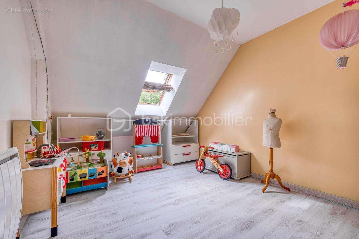 Exclusivité à Coupvray : une maison d’architecte lumineuse aux beaux volumes - photo 10