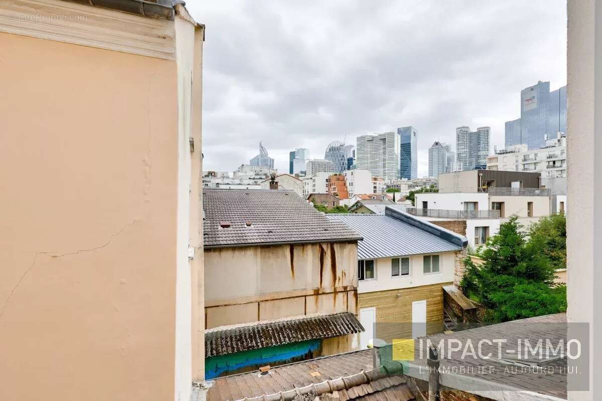 Appartement à COURBEVOIE