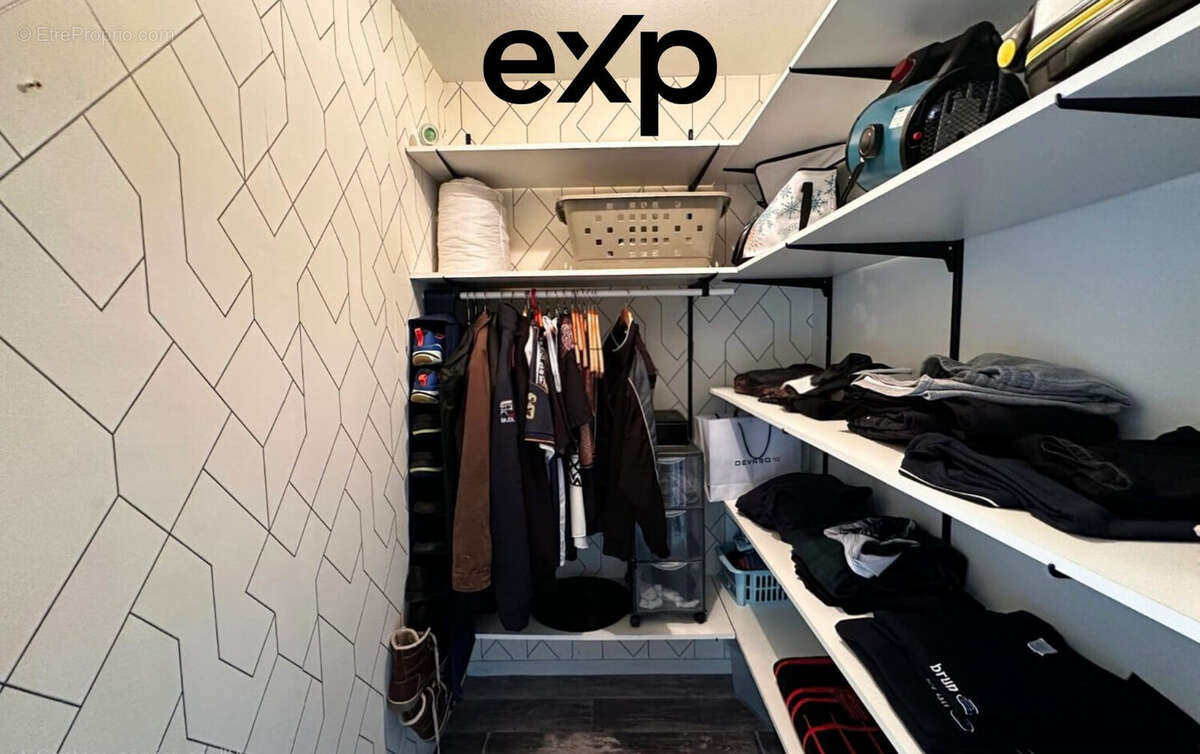 Dressing - Appartement à VILLEFONTAINE