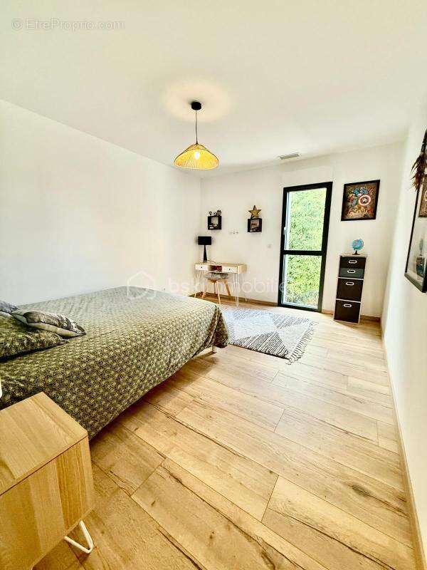 Magnifique propriété style loft de 293 m² sur un terrain de 1 360 m² à Lons - photo 10