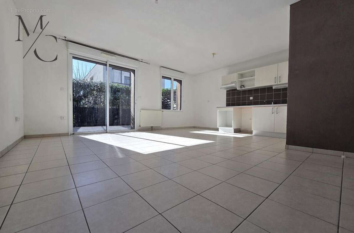 Appartement à BEAUZELLE