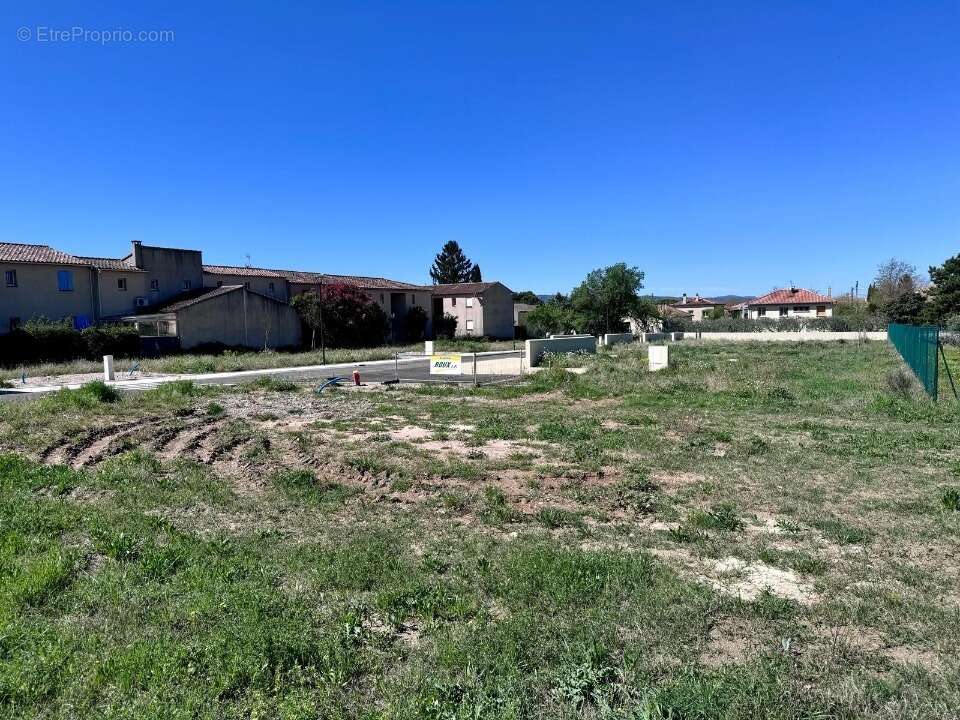 Terrain à PERTUIS