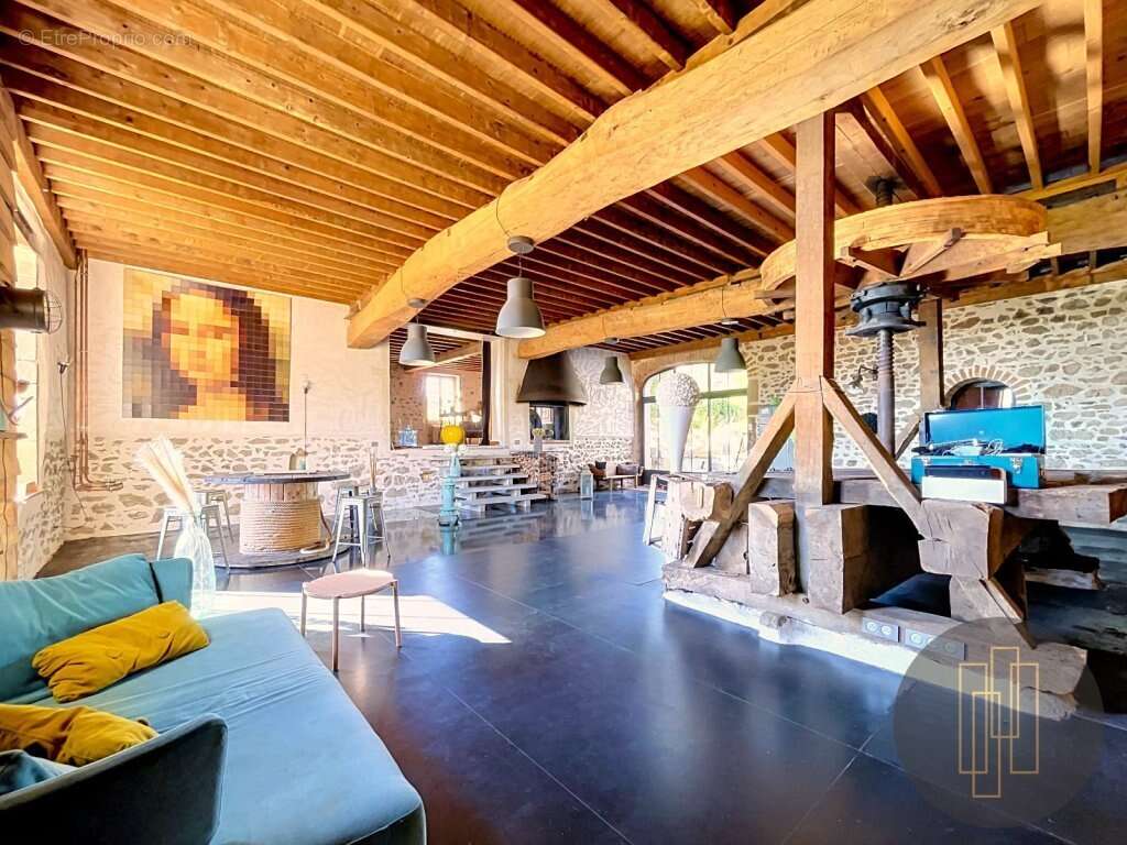 Propriété de charme de 522m2 avec piscine et vue dégagée - photo 3