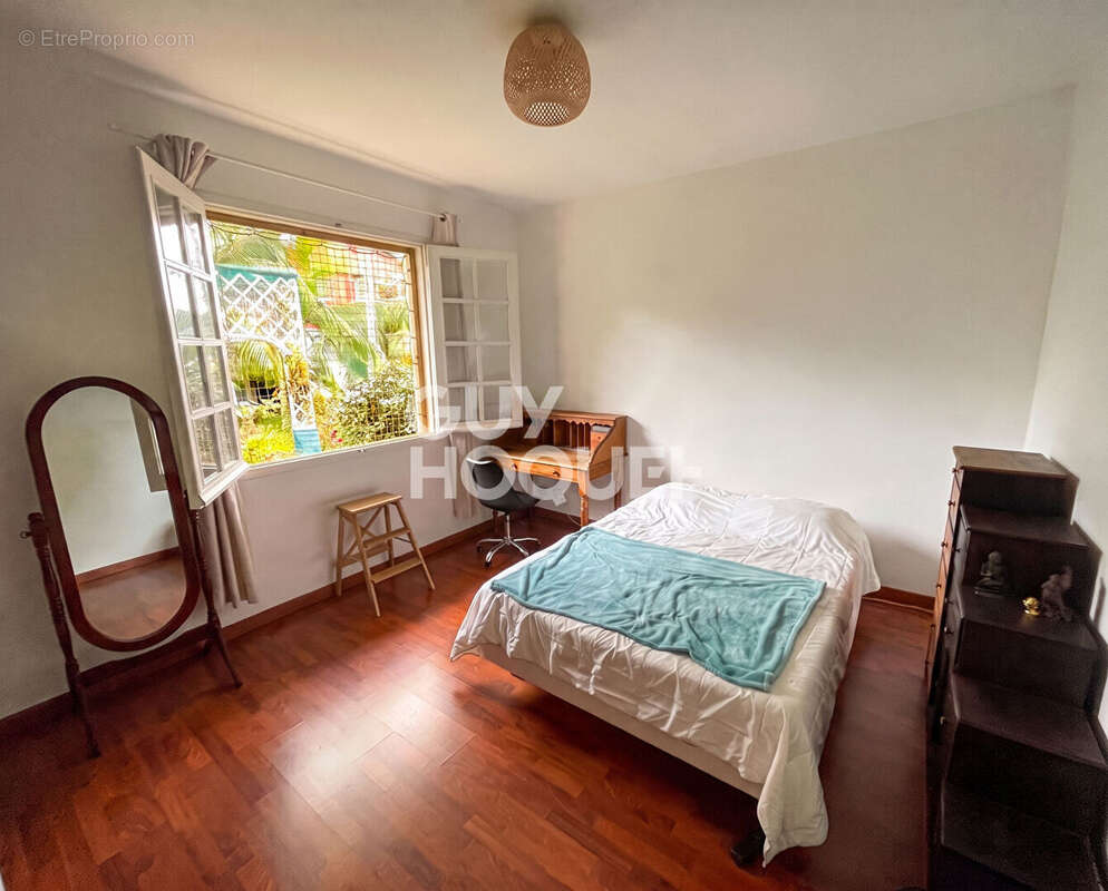 VILLA T6 de 238m² sur terrain de 2896 m² - BDN STE CLOTILDE - photo 6