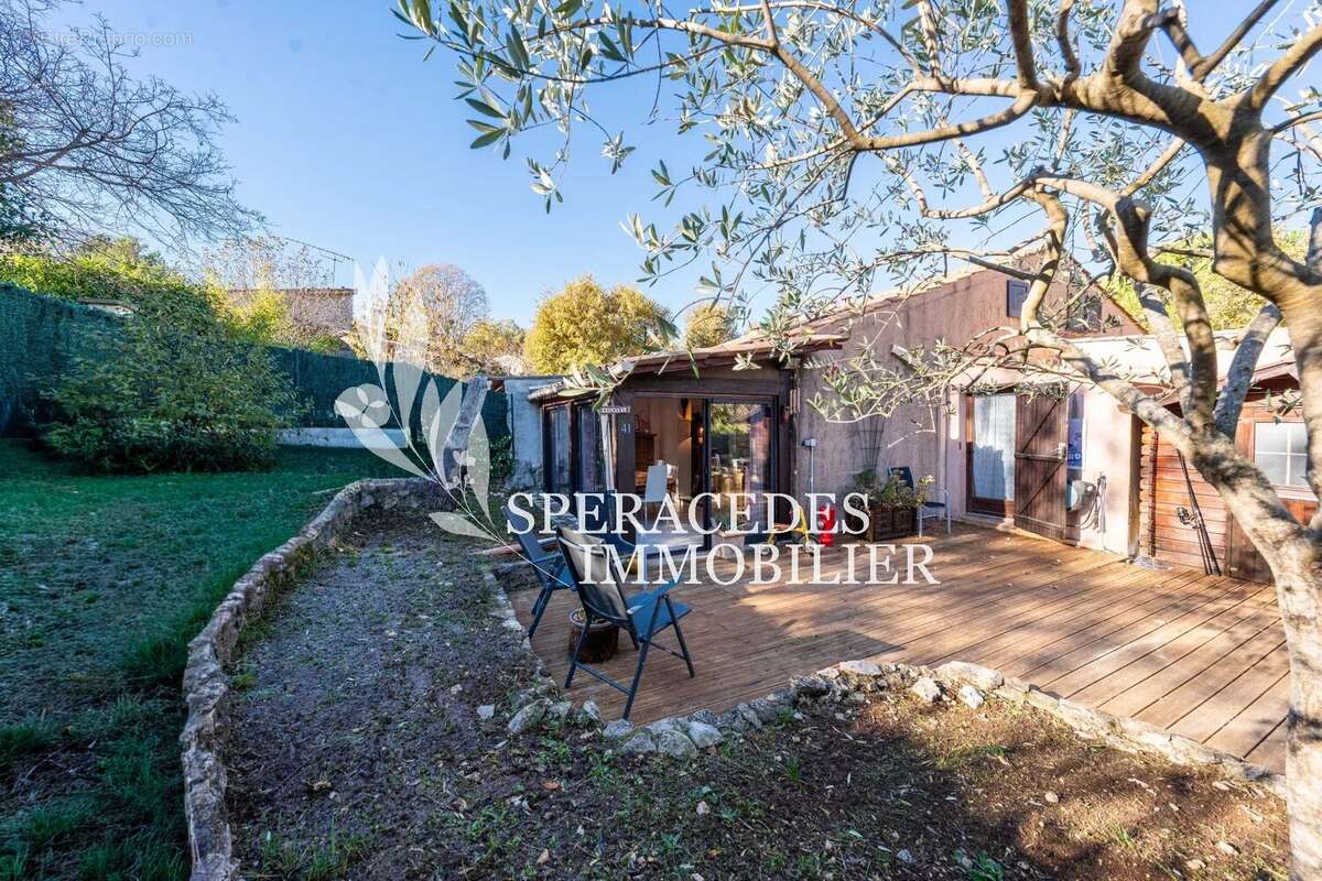 Maison à SAINT-CEZAIRE-SUR-SIAGNE