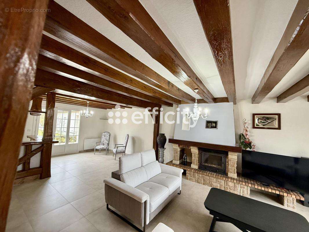 Maison à SAINT-PRYVE-SAINT-MESMIN