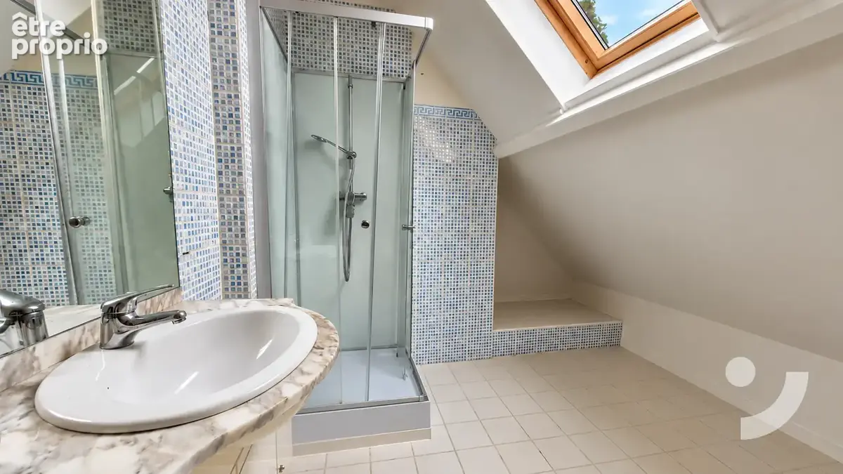 Maison familiale de 187 m2 avec grand terrain, confort de plain-pied et sous-sol complet à Aÿ - photo 18