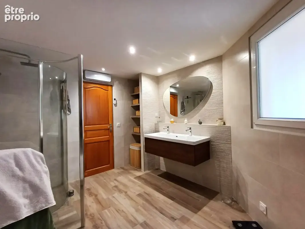 Superbe Villa d'architecte 197 m2, terrasses, jacuzzi, grand garage et cave sur 1318 m2 de terrain - photo 12