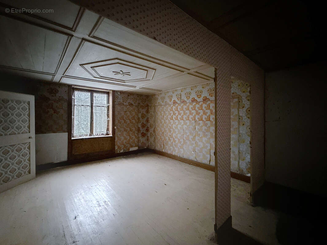 Maison à DOMVALLIER