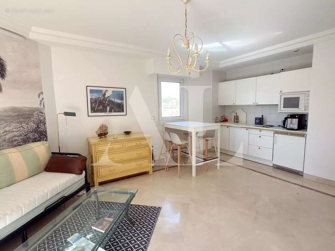 Appartement à VALLAURIS