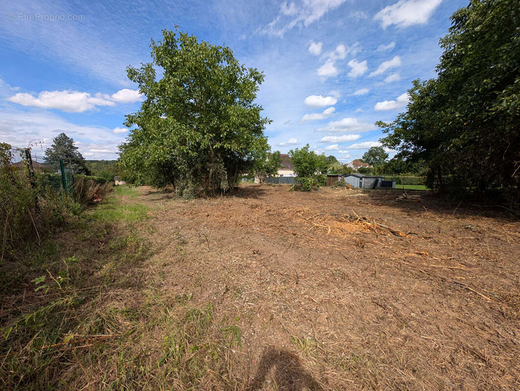Terrain à NANTEUIL-LES-MEAUX