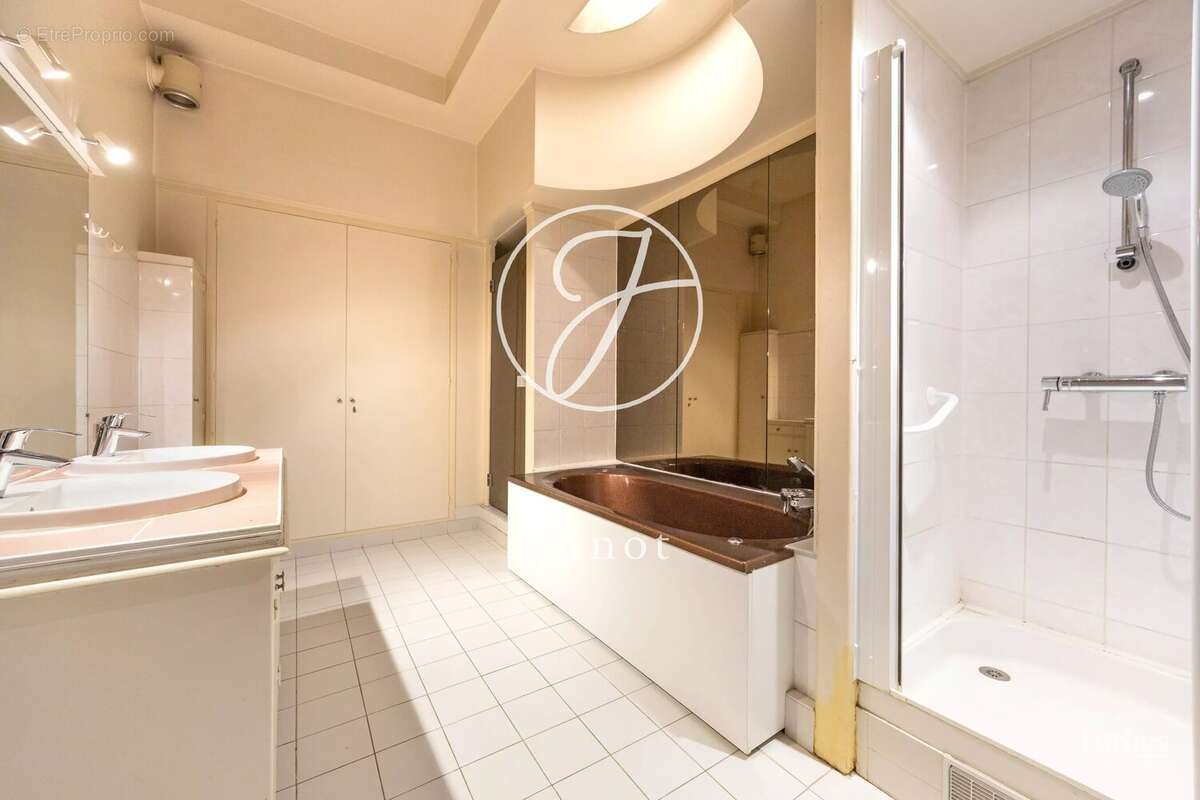 Appartement à PARIS-7E