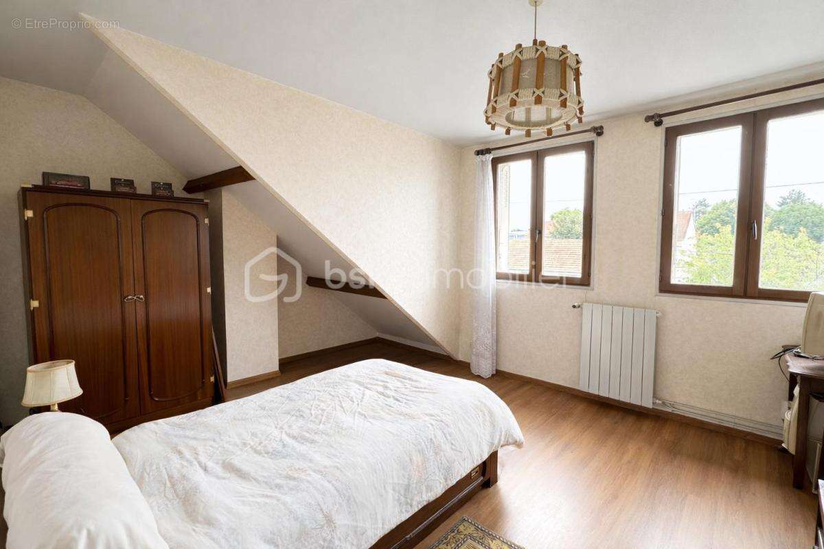 Maison à L'HAY-LES-ROSES