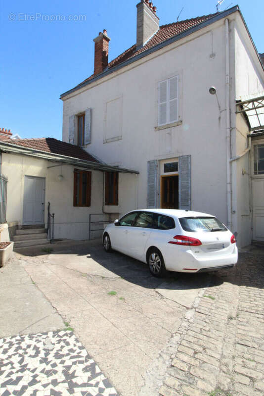A VENDRE DIJON PLACE BARBE T2 -  42.m2 avec place de parking privative - photo 5