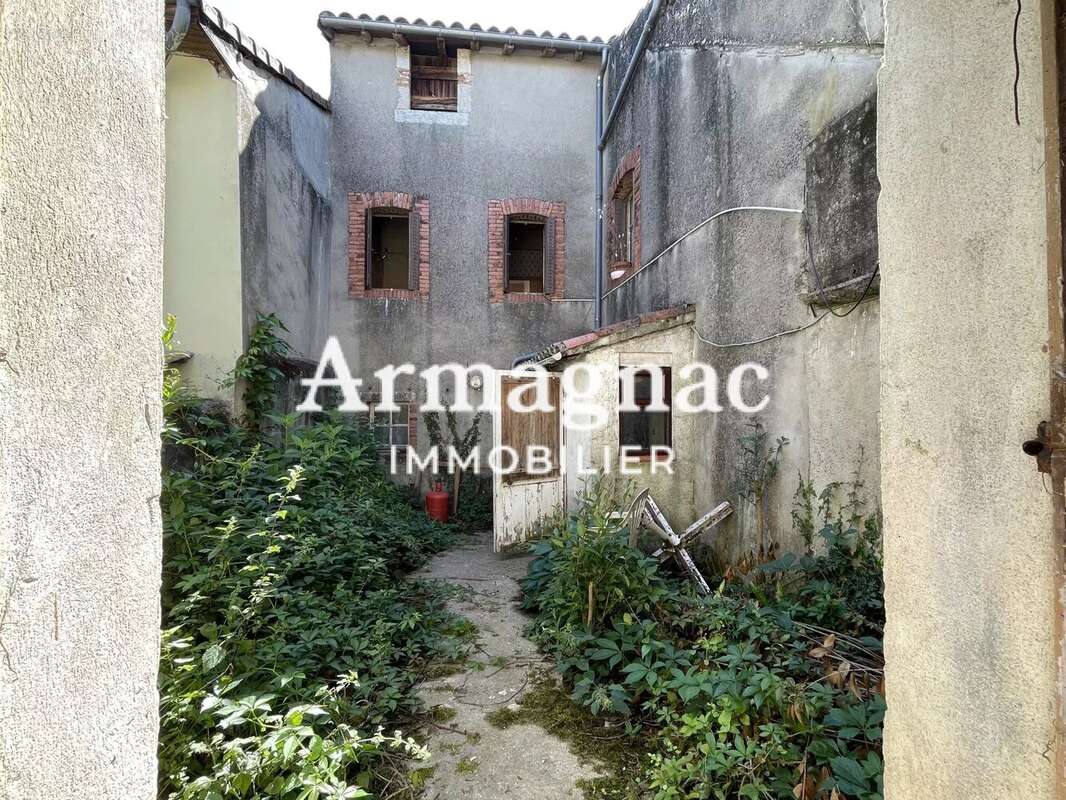 Maison à VIC-FEZENSAC