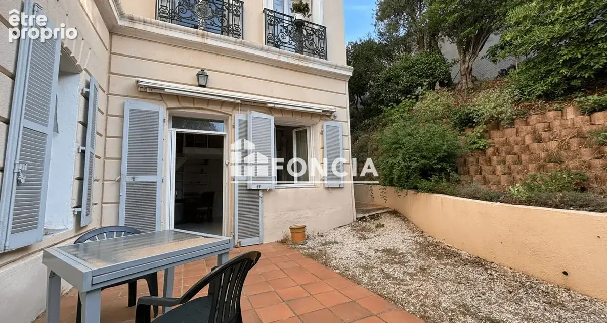Hyères centre : T2 en rez de jardin dans une bâtisse historique de style victorien - photo 3