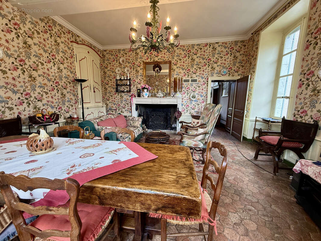 Maison à CHATEL-CENSOIR