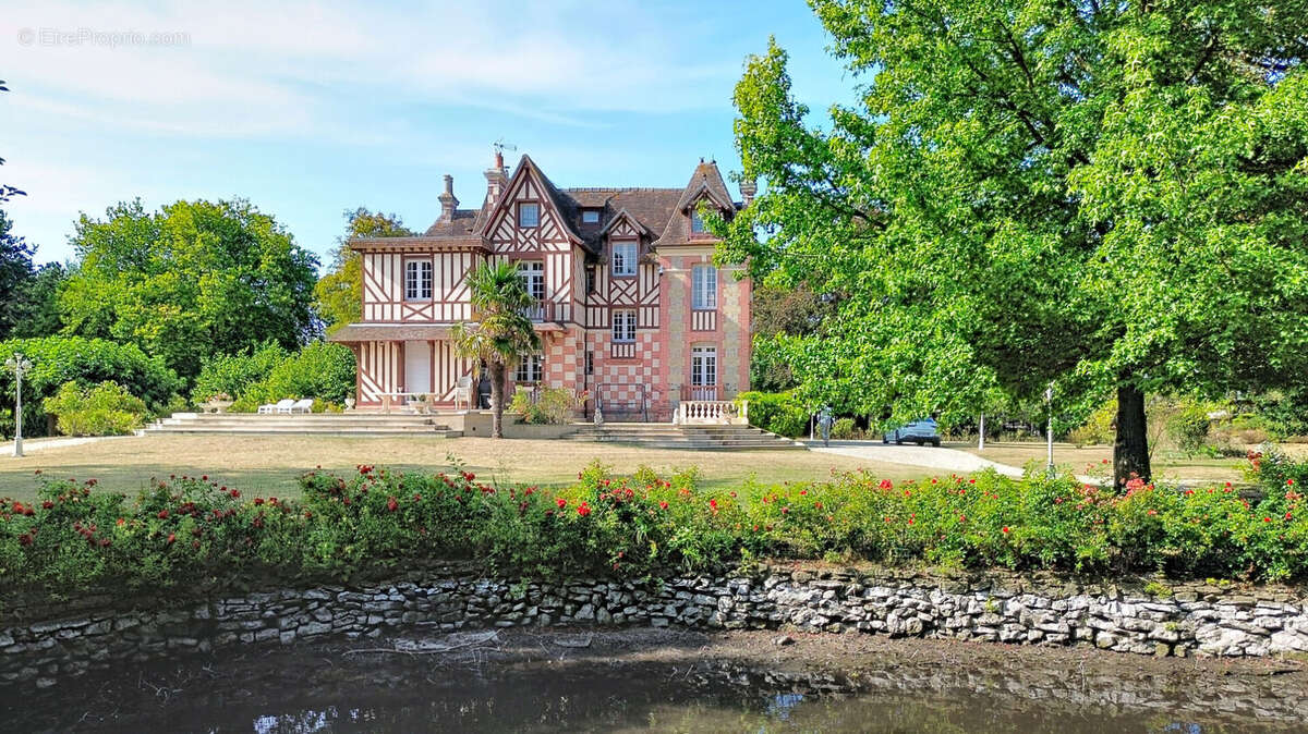 EXCLUSIVITE - VARAVILLE -  Proche mer. Villa Anglo-Normande d'exception et son parc. - photo 2