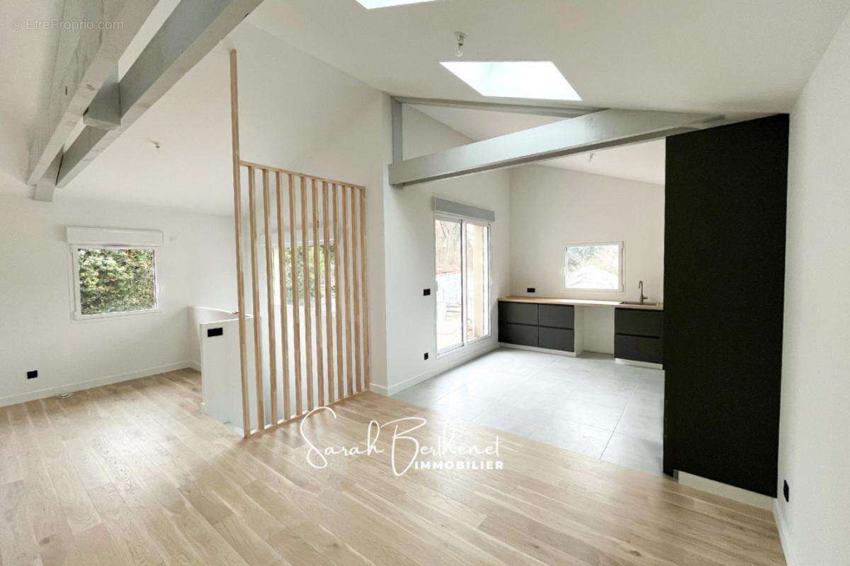 Appartement à CHAMPAGNE-AU-MONT-D'OR