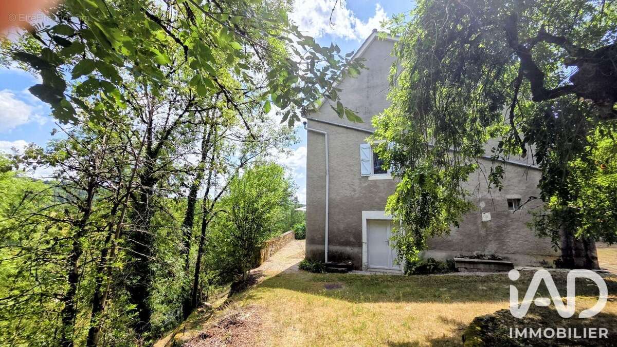 Maison 210 m² à Lissac-Et-Mouret  - photo 4