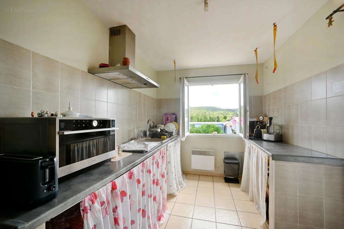 Maison à SAINT-JULIEN-LES-ROSIERS