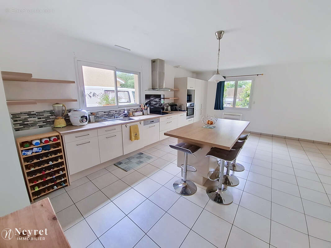 A ne pas rater ! Secteur Saint Ignace, Maison de plain pied de 105,85 m2, 3 chambres sur 600 m2 clos et arboré - photo 6