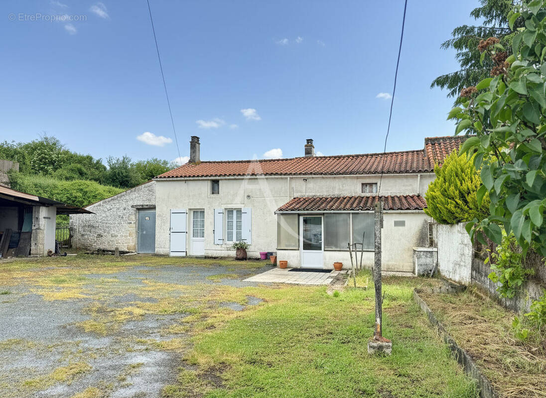 Maison à MOUZEUIL-SAINT-MARTIN