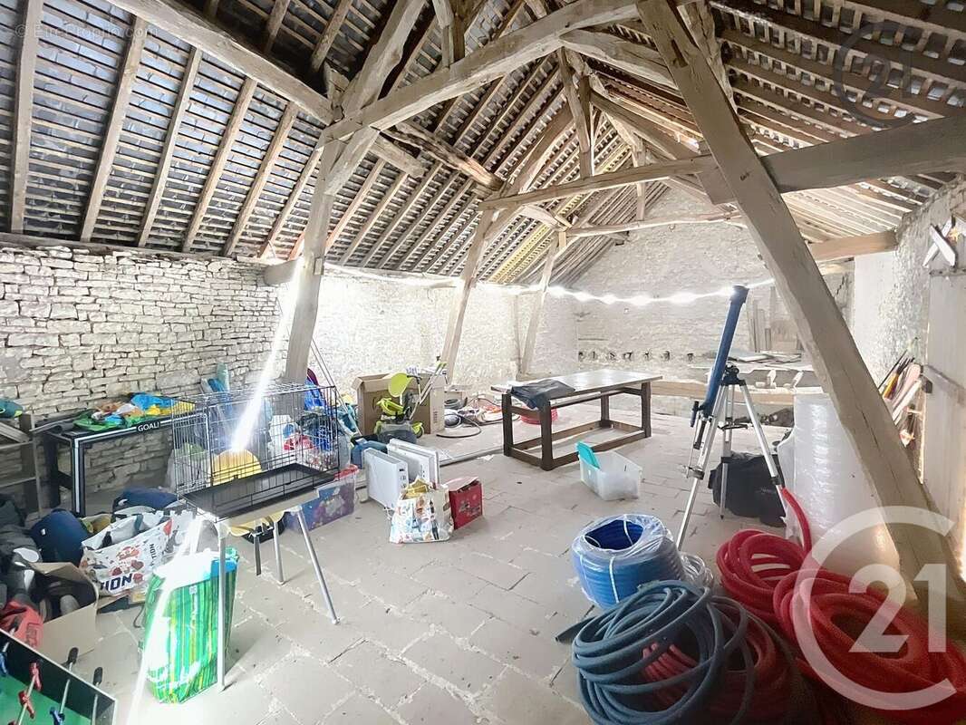 Maison à SAINT-CYR-LES-COLONS