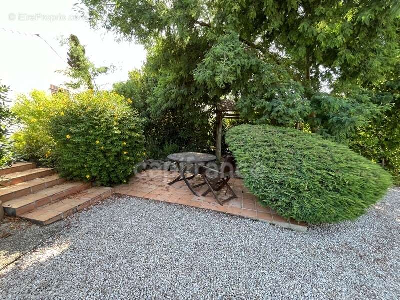 Propriété avec dépendances au coeur d’un jardin paysager– 230 m² habitables – À 10 min des plages des Sables-d'Olonne - photo 11
