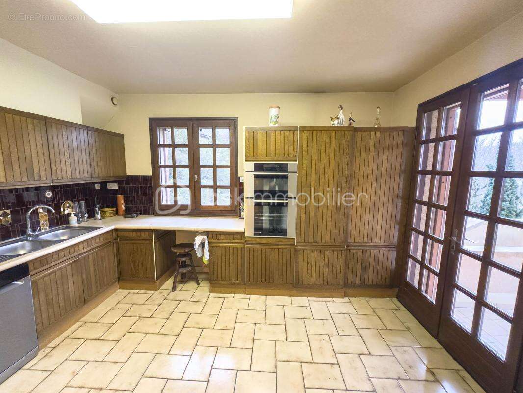 Sainte Radegonde, 5 chambres, piscine, grand terrain et garage - photo 9