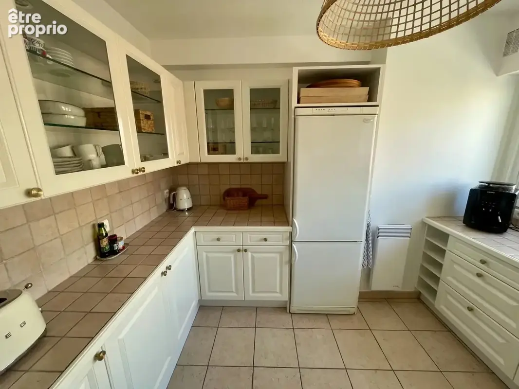 Appartement à vendre, rénové, proche port, vue mer avec terrasse - photo 9