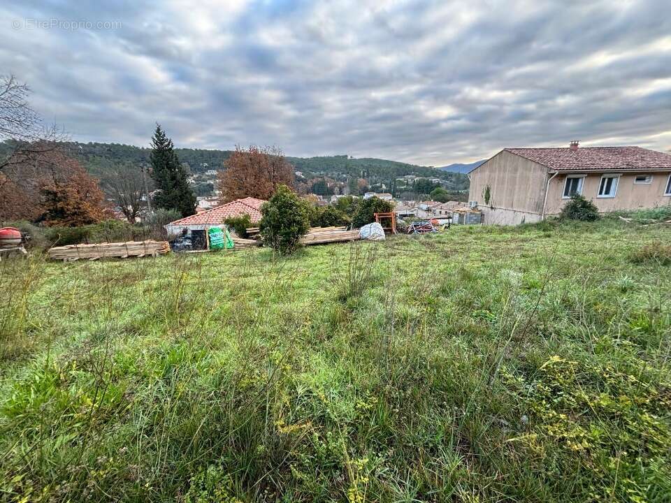 Terrain 400 m² à Carnoules  - photo 2