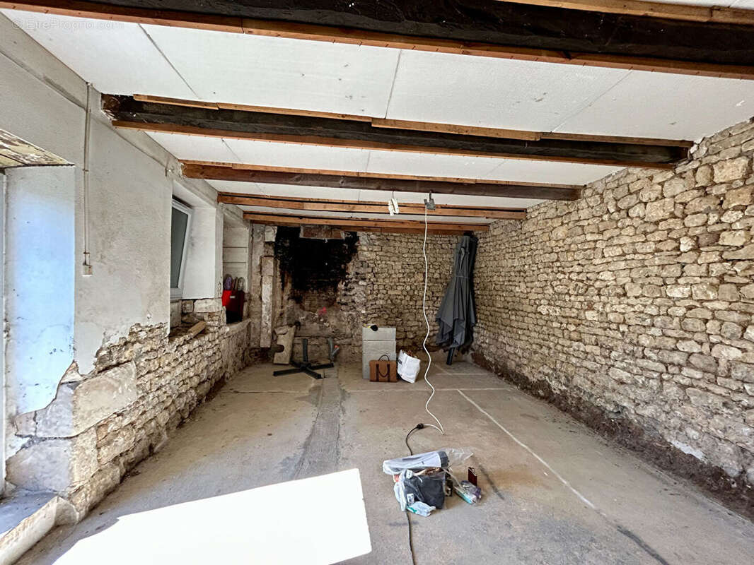 Maison à AZAY-LE-BRULE